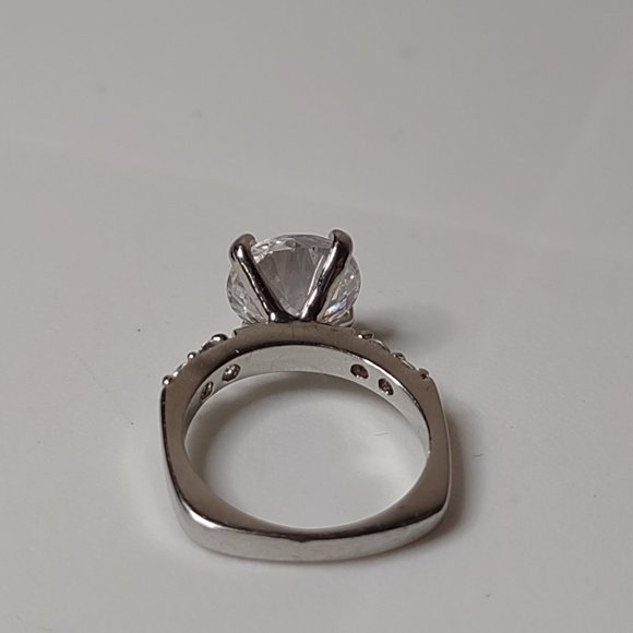 Size 5.75 Ring With Large Clear Stone - Picture 10 of 13